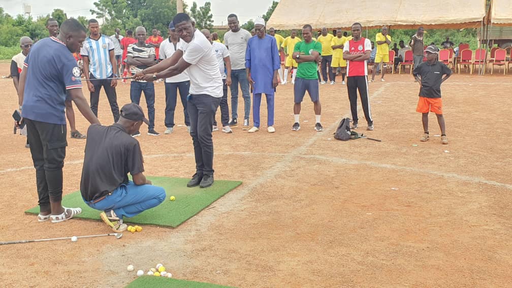 Activité de la jeunesse de la ville M’bengué Avec l’Academie de Golf de Tongon